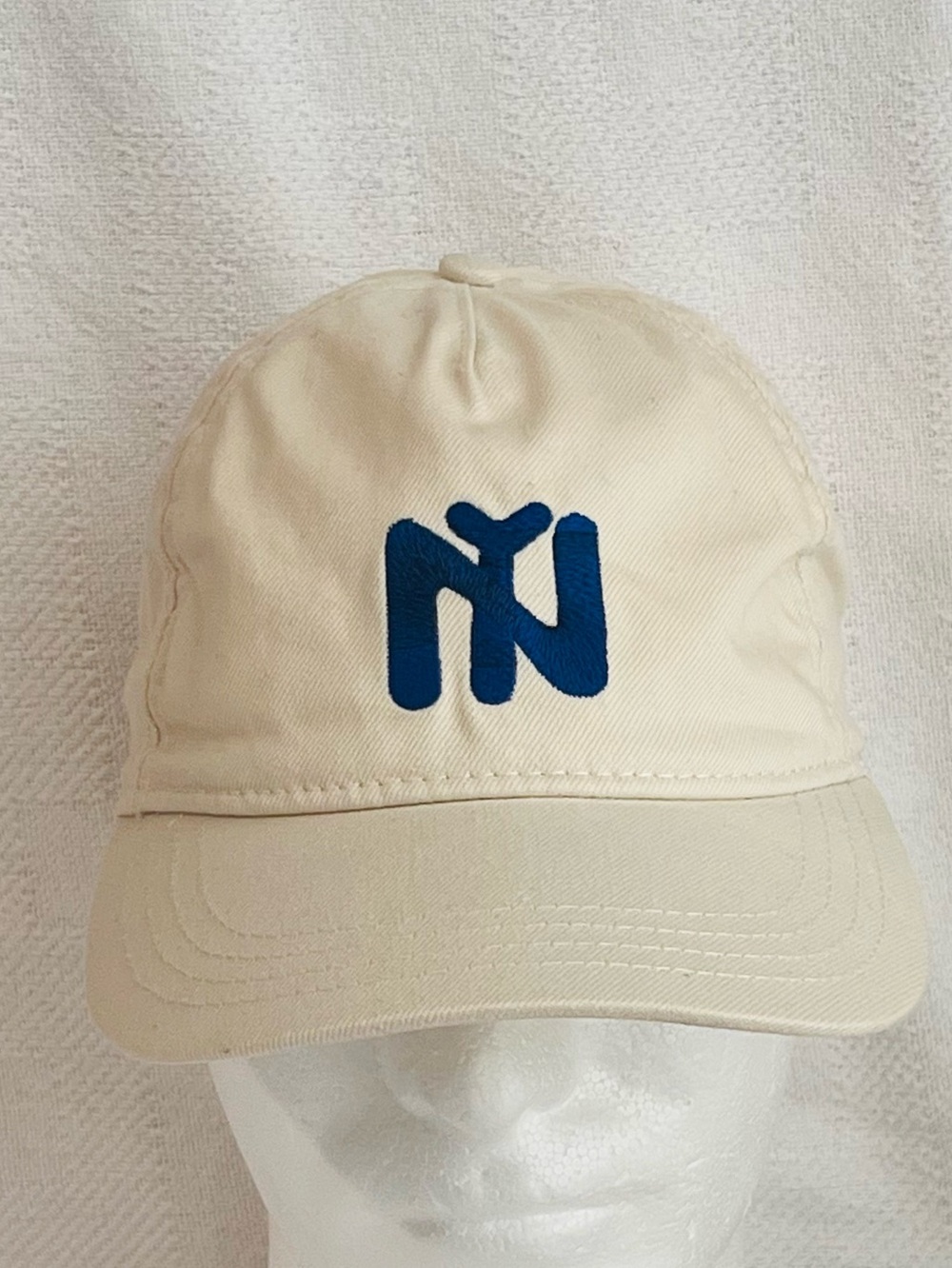 Ainé Leon DoreCream Snapback Cap with Subtle Gold Logo Tag - Picture 2 of 9